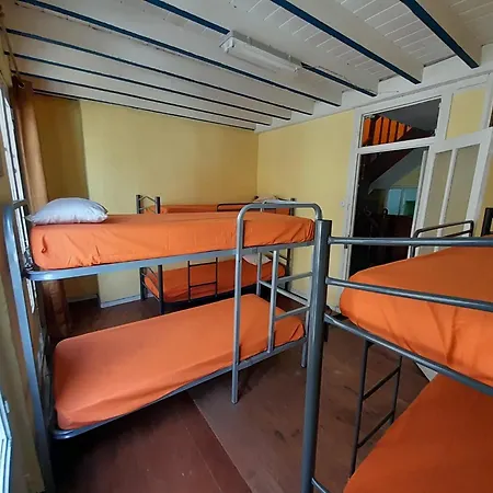 Casa De Peregrinos La Concha Ii Hostel *