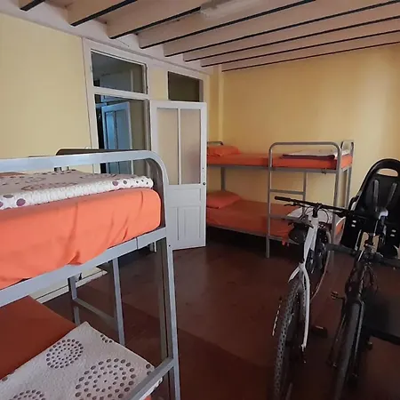 Casa De Peregrinos La Concha Ii *